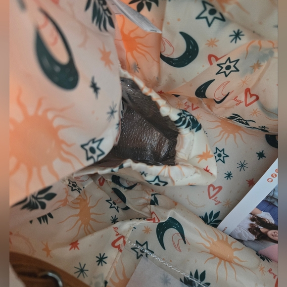 NWT Lug Yacht (Baby Yacht) Carry-All Zip-Top Tote in Cappuccino - Picture 5 of 7